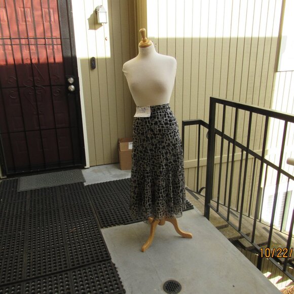 #514  NEW WOMEN'S LIGHT CHIFFON STYLE SKIRT BY TRIBAL  (SIZE XL) - Picture 1 of 4